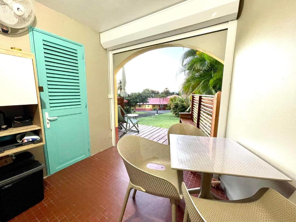 Studio - Bord de mer - Terrasse - Sainte Anne photo 1