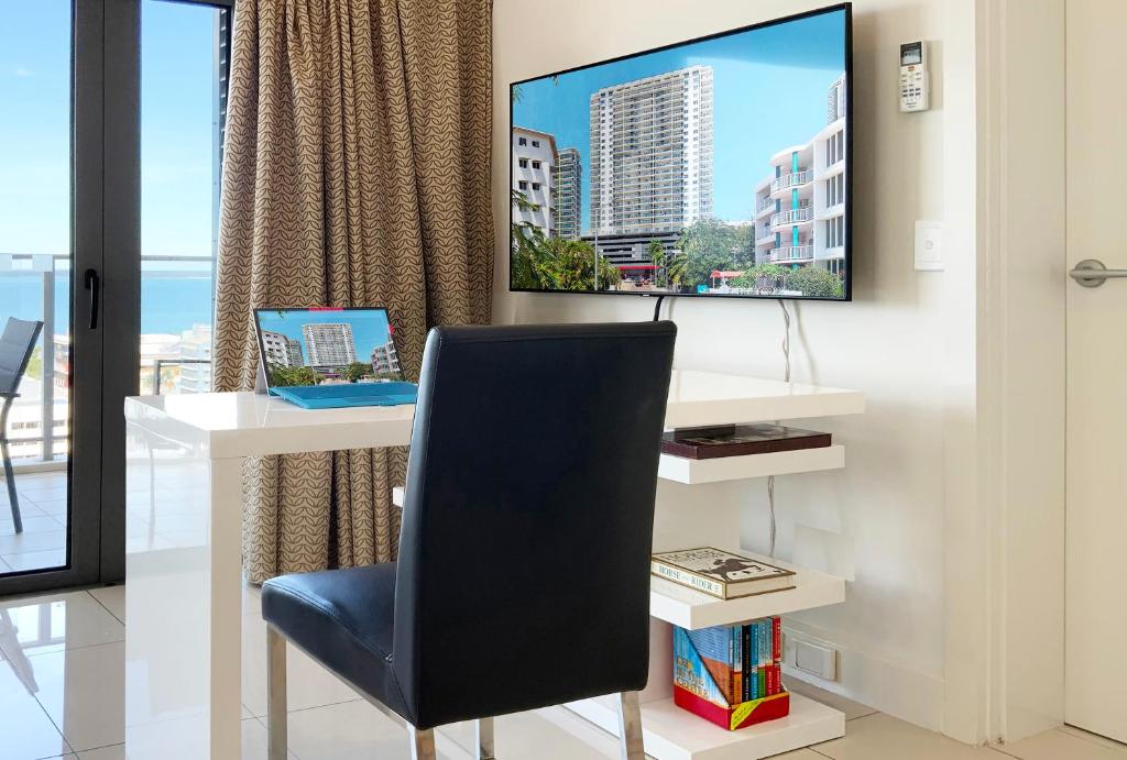 "PADSTOW" Top Location & Views at PenthousePads photo 2