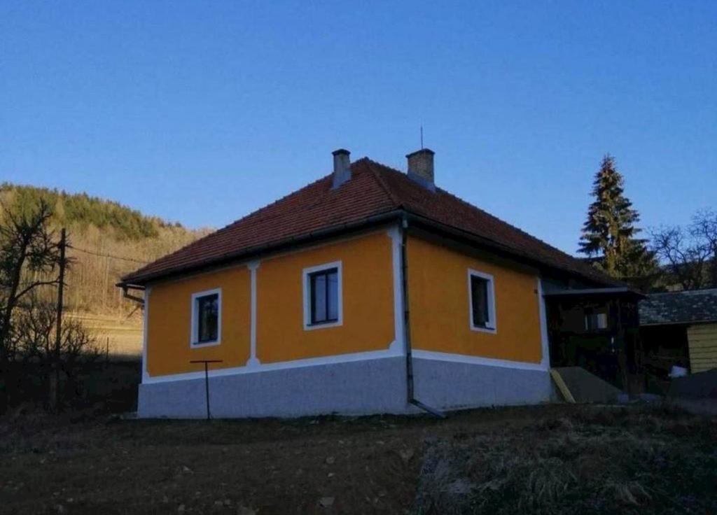 Báťkova horáreň pod vodopádmi