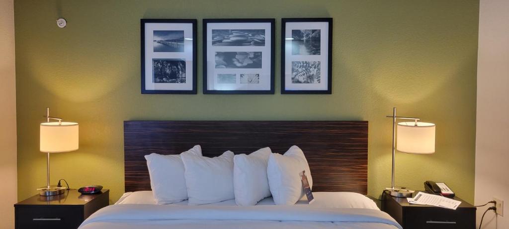Baymont by Wyndham Pueblo photo 2