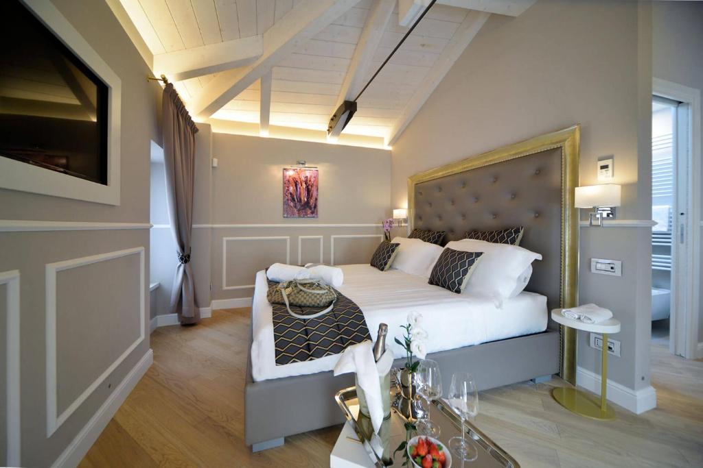 Eleìra Luxury Accomodations photo 1