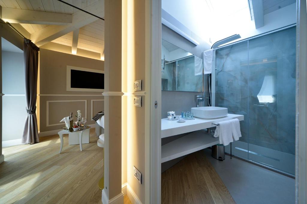 Eleìra Luxury Accomodations photo 4