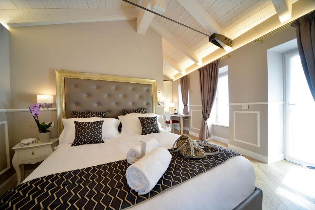Eleìra Luxury Accomodations photo 3