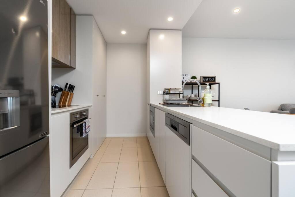 2BR apt in Governor Place 4 mins to Foreshore photo 2