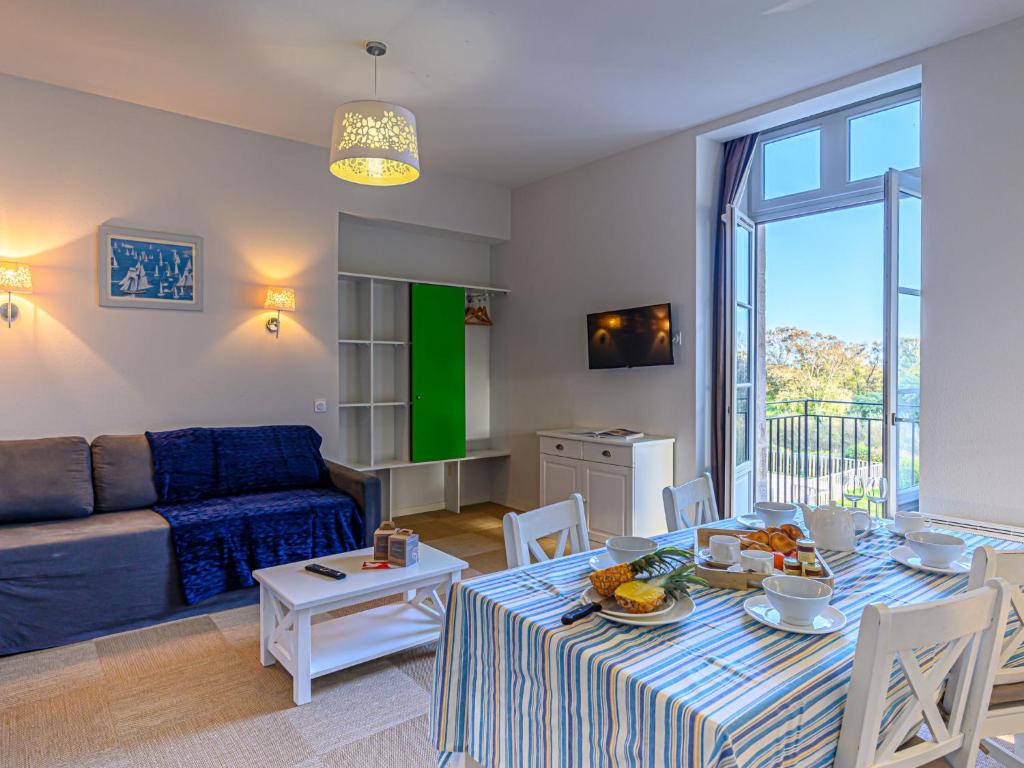 Apartment Le Château de Kergonano-8 by Interhome