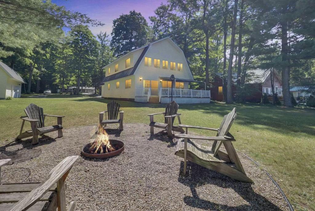 Lake Manistee Lodge Ski & Snowmobile Hideout