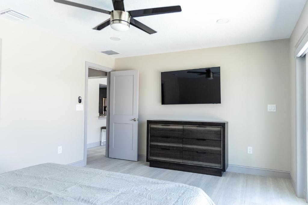 Luxury Waterfront Getaway At Fort Myers Beach C2 photo 1