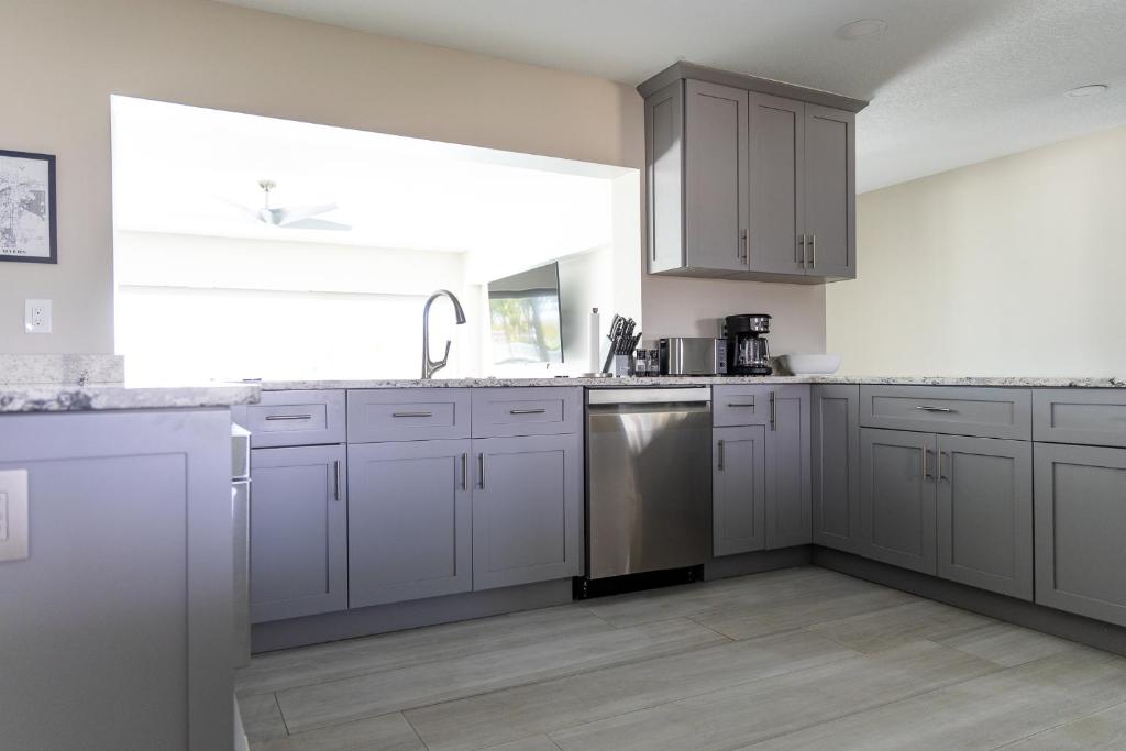 Luxury Waterfront Getaway At Fort Myers Beach C2 photo 3