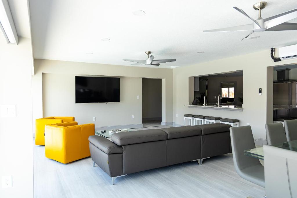 Luxury Waterfront Getaway At Fort Myers Beach C2 photo 2