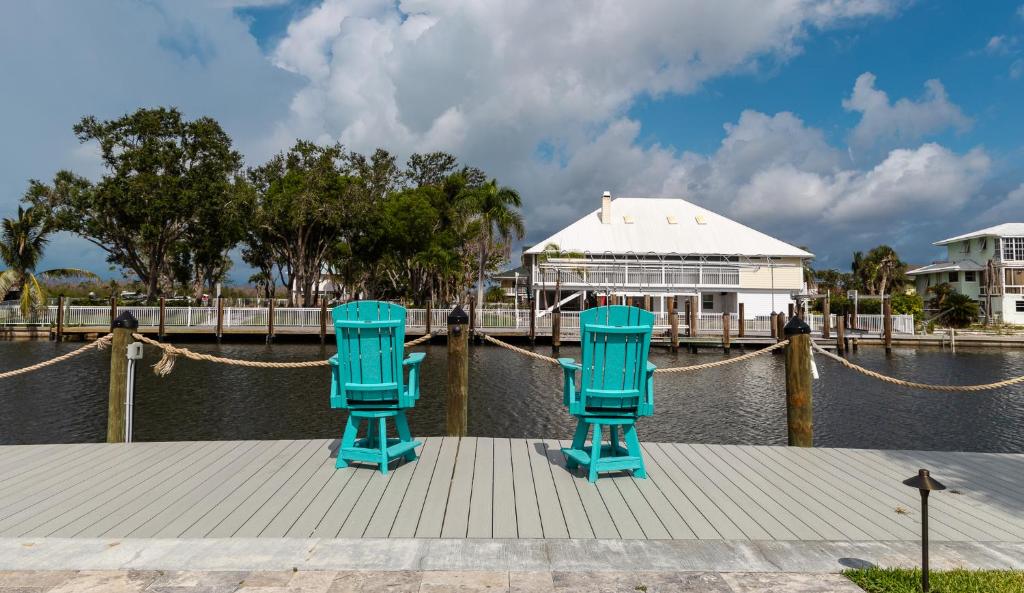 Luxury Waterfront Getaway At Fort Myers Beach C2