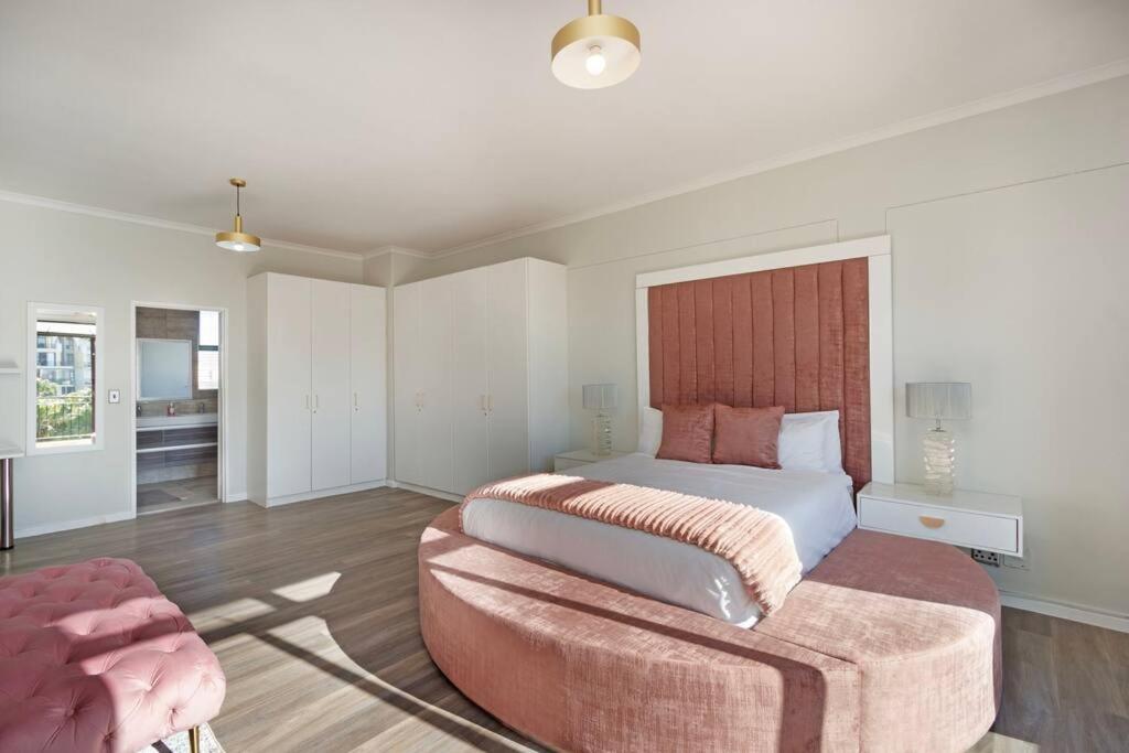 Resort Style Penthouse - BackUp Power