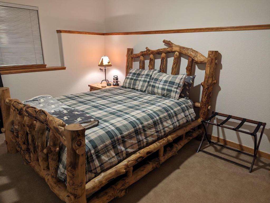 Park-like setting in-law apartment less than a mile to Evergreen