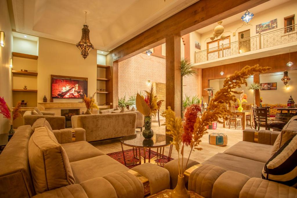 Riad Azia photo 3