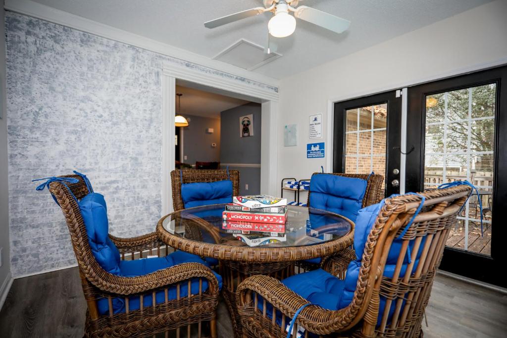 Spacious Haven 4 bedroom, 3 bath private pool near fort Jackson photo 4