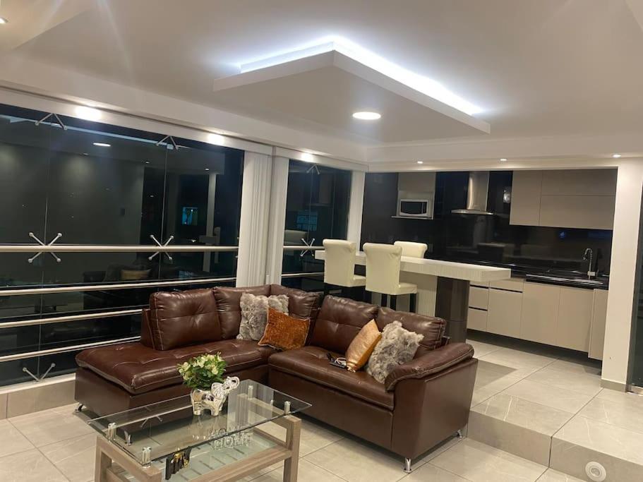 Hermosa SUITE con Estacionamiento gratuito