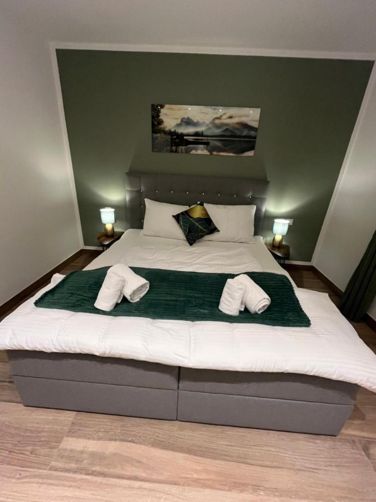 Luxurious apartment with garden photo 4