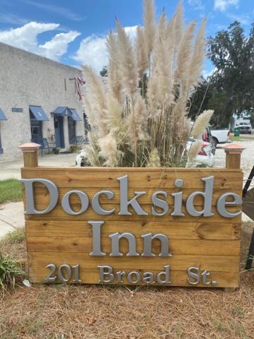 Darien Dockside Inn - Tap to explore photos