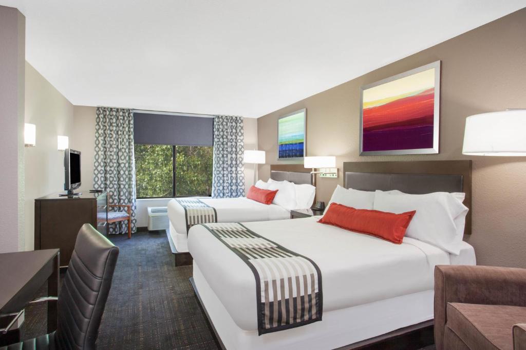 Wingate by Wyndham Columbia photo 2