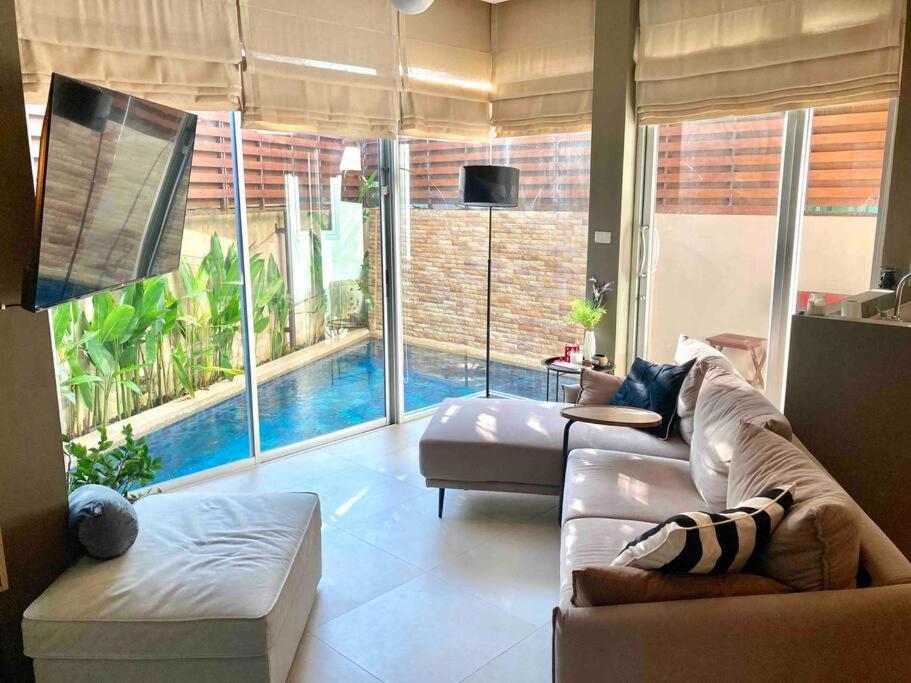 Fitness Nomad Pool Villa Chalong