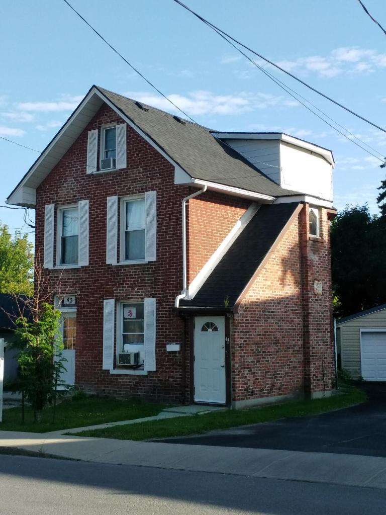 Cozy downtown one bedroom free parking