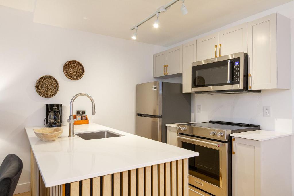 Newly Renovated Suite in Whistler Village Sleeps 4 photo 4