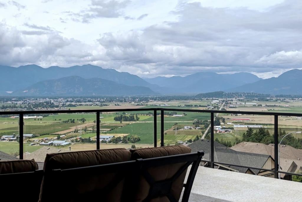 A Mountain Retreat with Views, Hot Tub & AC photo 3
