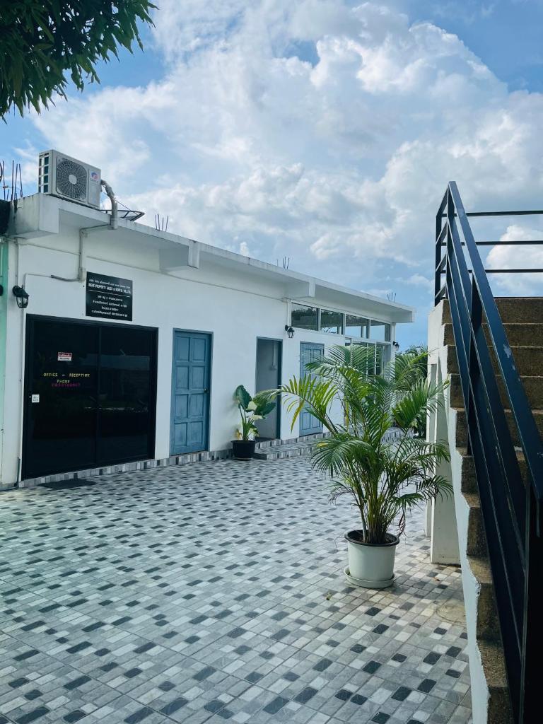 White Seaview Residence photo 3
