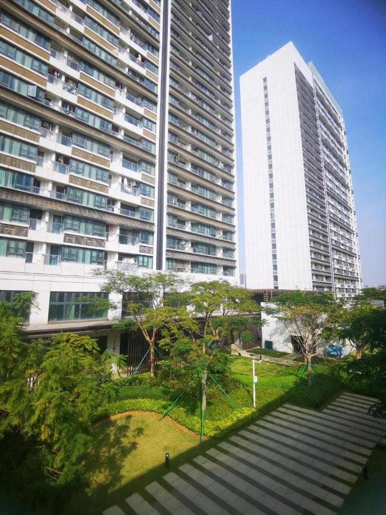 Royal Executive Apartment, Shenzhen World Exhibition & Convention Center, Nearby Guozhanbei Metro St ation