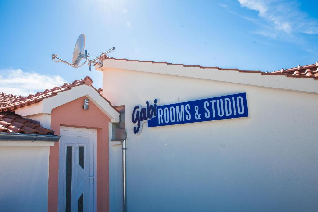 Gabi Rooms & Studio Apartment photo 3