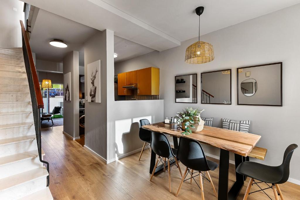 Phaedrus Living Modern Heights Luxury Townhouse photo 4