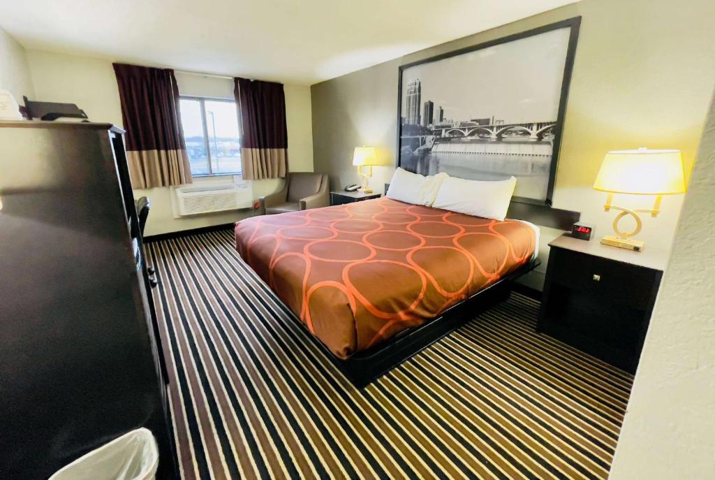 Super 8 by Wyndham Shakopee photo 3