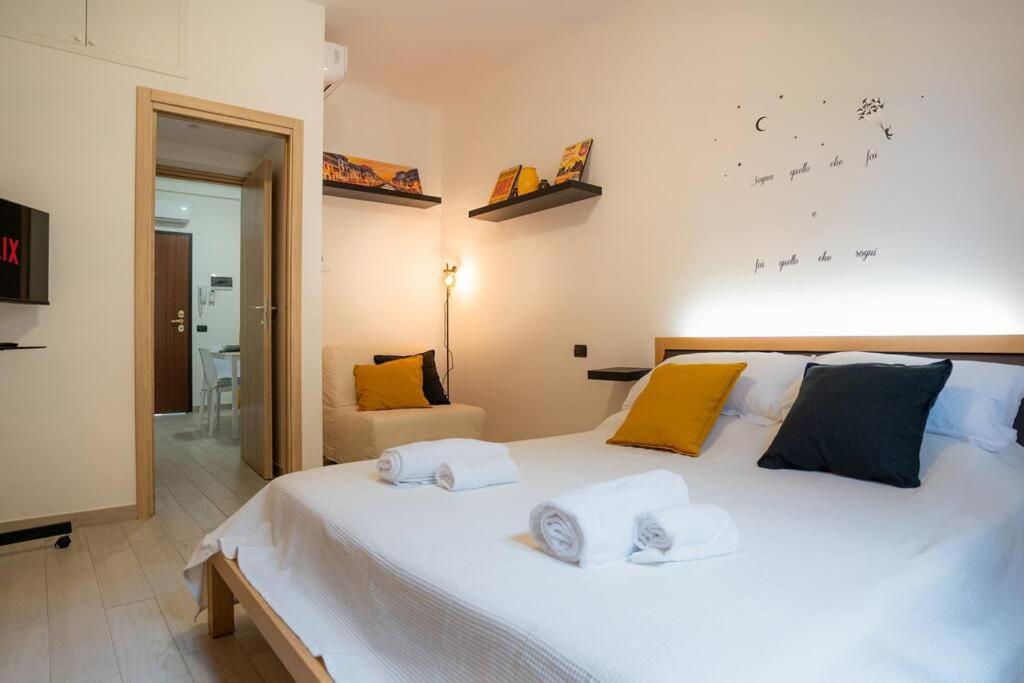 Like at Home- Novate MI - parcheggio privato gratuito