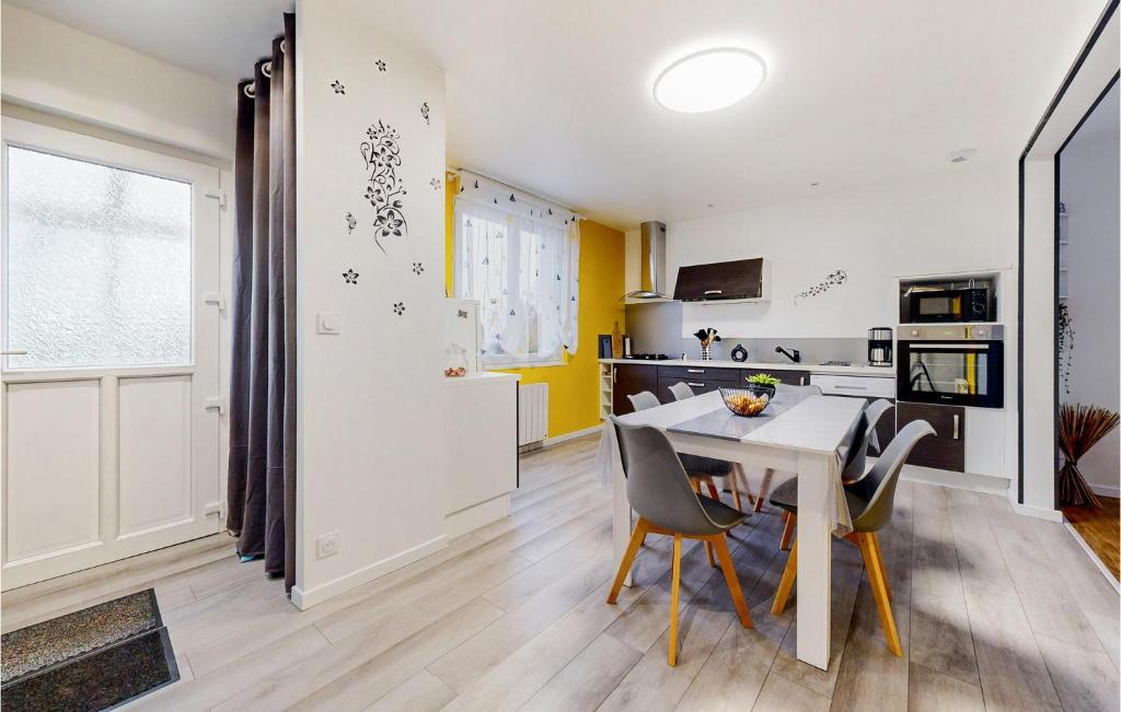 Amazing Home In La Gacilly With Wi-fi photo 3