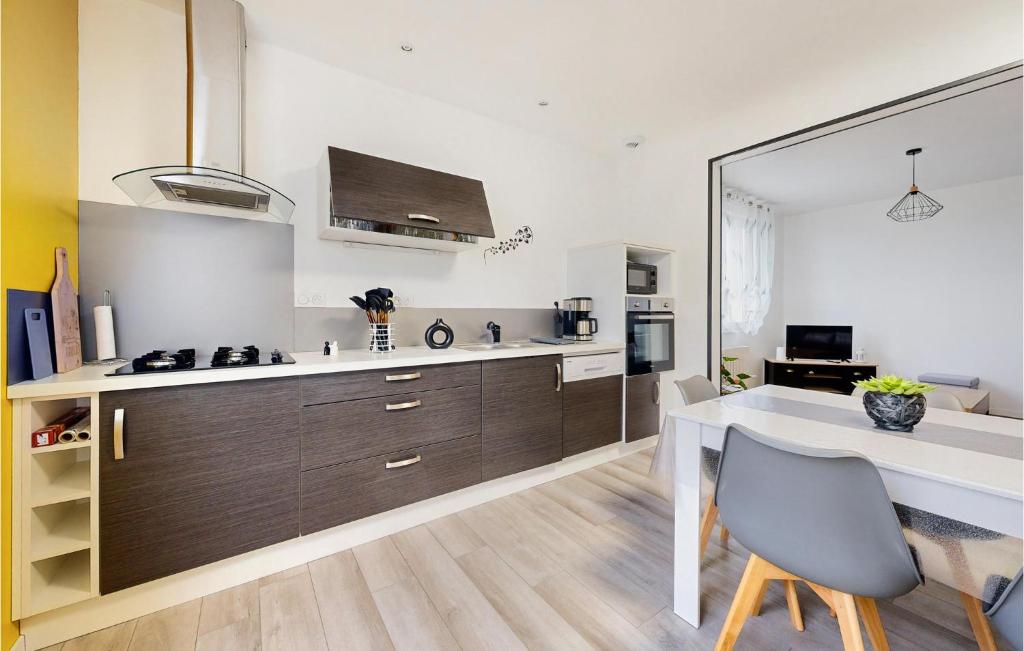 Amazing Home In La Gacilly With Wi-fi photo 4