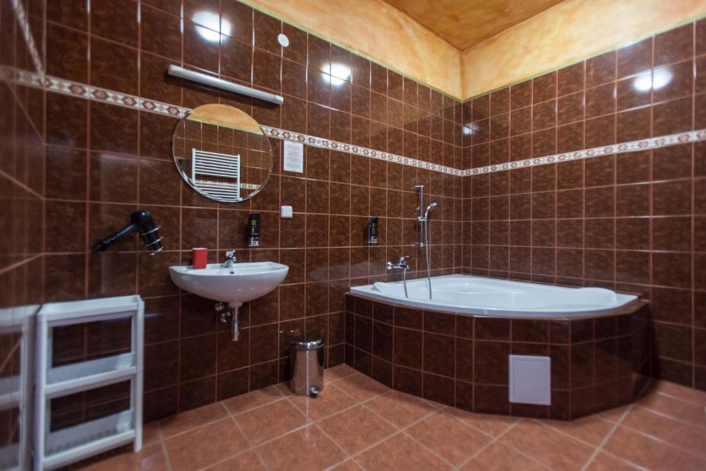 Hotel Adina Kurdějov photo 2