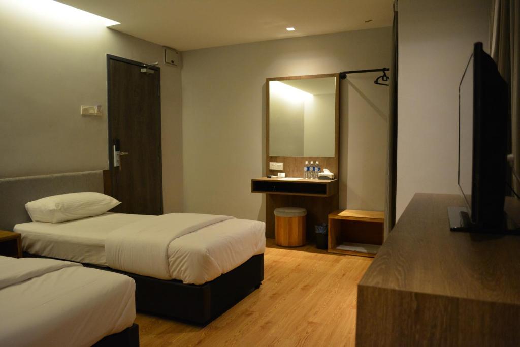 Go Hotel Subang Jaya - Tap to explore photos