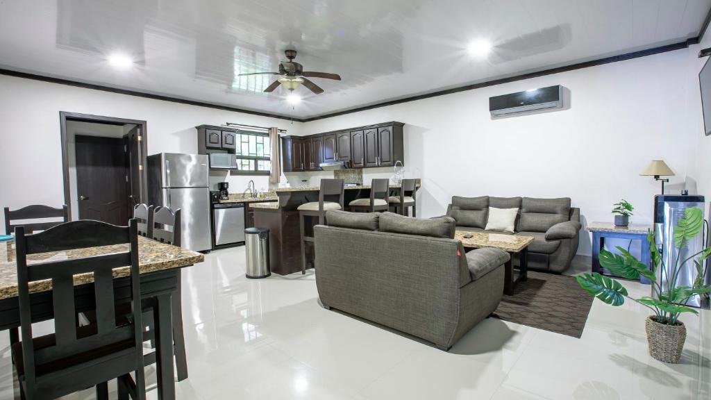 Chachagua Suites & Villas