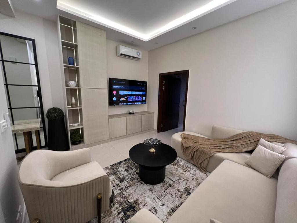 1-Bed Apartment with Golf Course Views photo 2