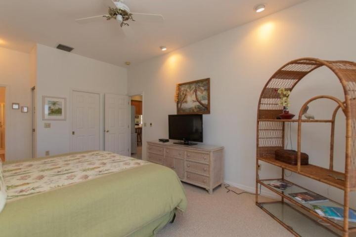 Pelican Landing photo 3