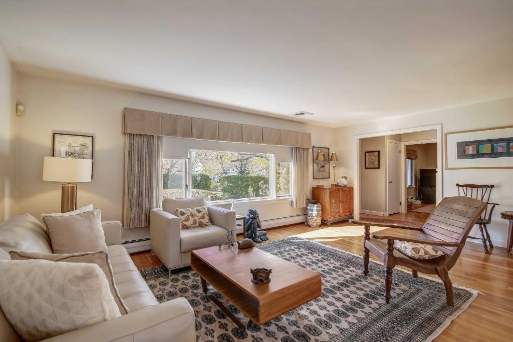 Pet-Friendly Marblehead Home Near Preston Beach! photo 3