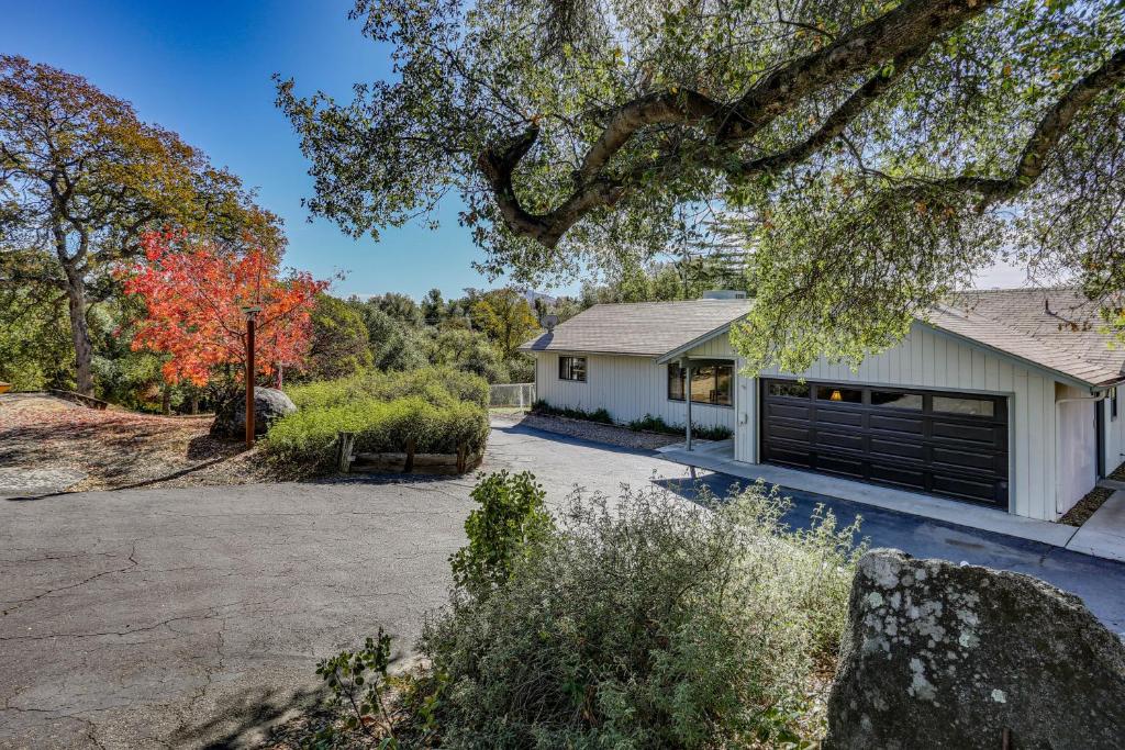 Mountain Home Near Yosemite with Well-Being Retreat! photo 1