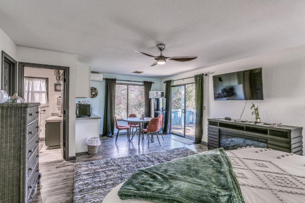 Cozy Studio with Well-Being Retreat Near Yosemite! photo 2