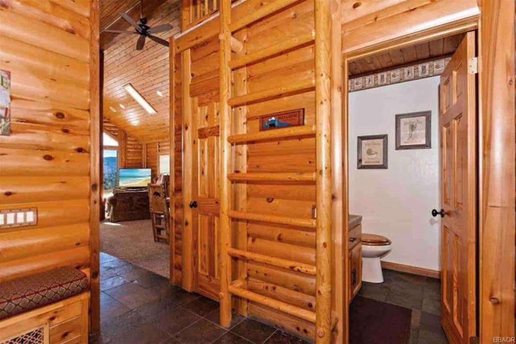 Peaceful Cabin Home with Breathtaking View! photo 3