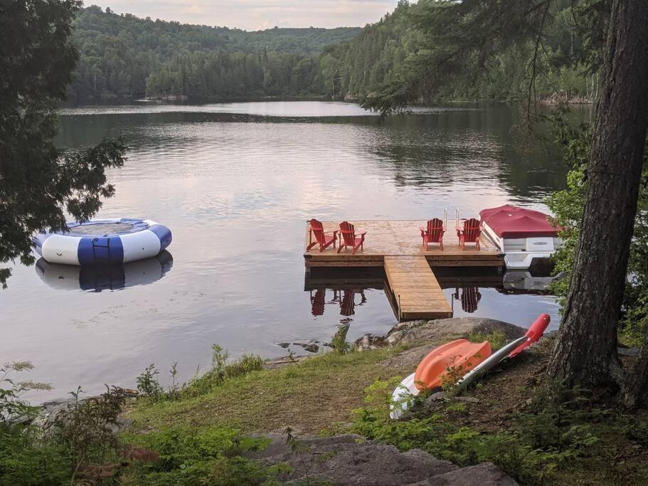 Waterfront 25 mins to Tremblant w/Hot Tub & Sauna photo 2