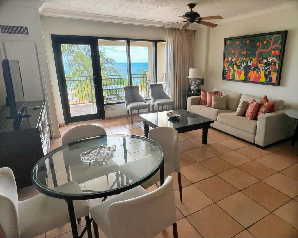 Two-bedroom Oceanfront Penthouse at Rio Mar photo 2