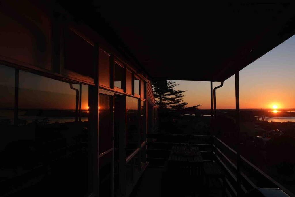 Sea La Vie, Pristine Water View Retreat photo 2