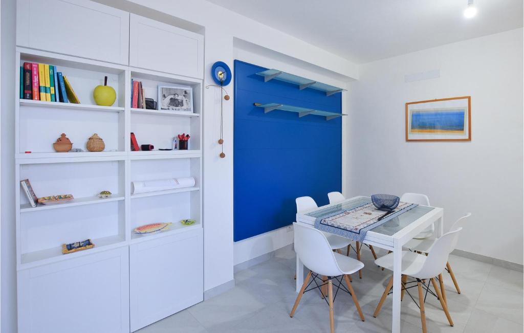 2 Bedroom Gorgeous Apartment In Donnalucata photo 4