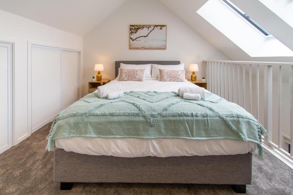 Botanic Bliss Bungalow: 1 bed loft - Tap to explore photos