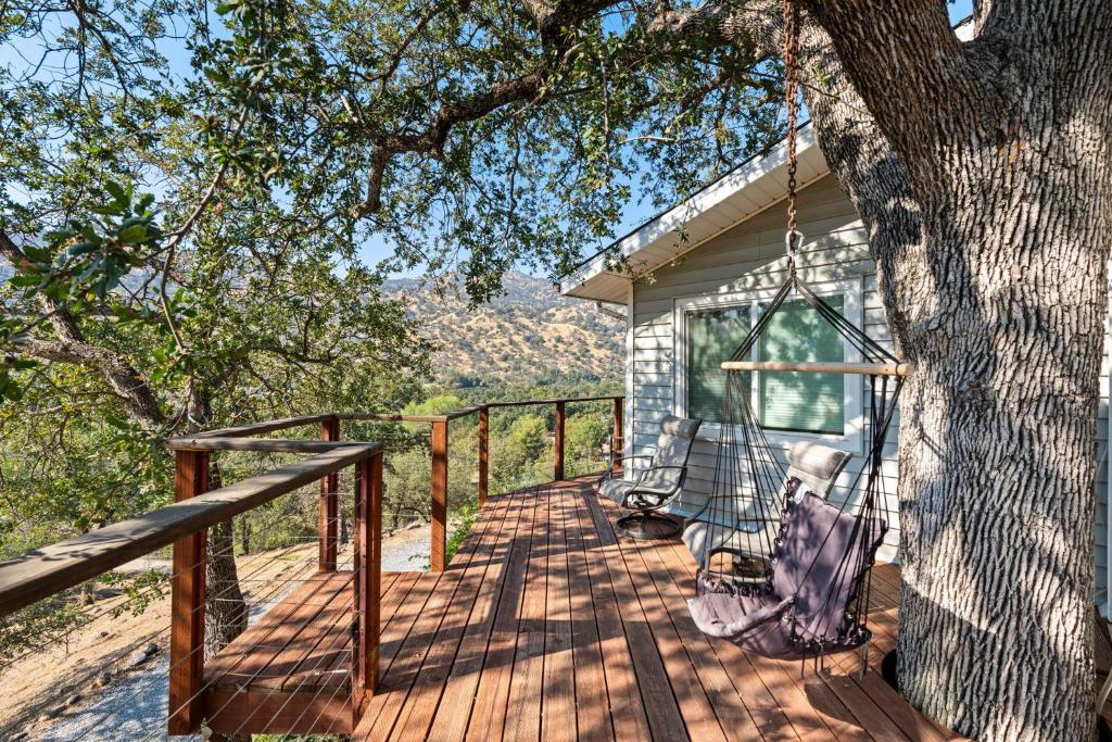 Views, Hot Tub, Outdoor Shower, 15m from Sequoia photo 1