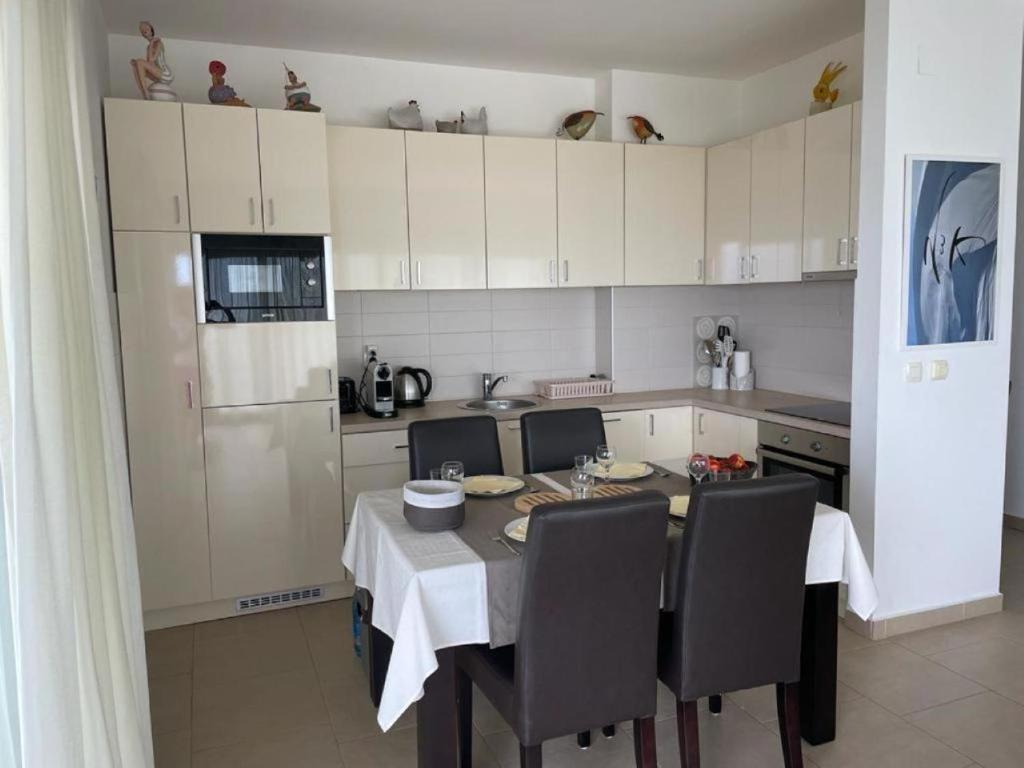 Acacia Hill Apartment C01 photo 3